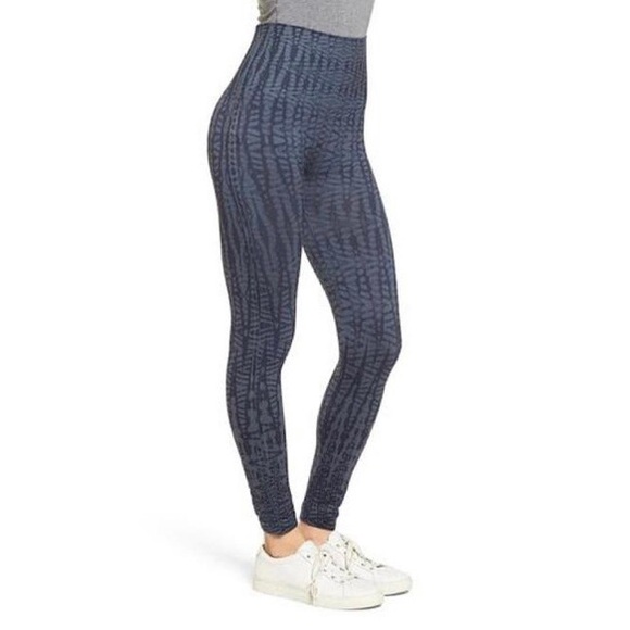 SPANX Pants - SPANX Look at Me Now Seamless Geo Print Leggings